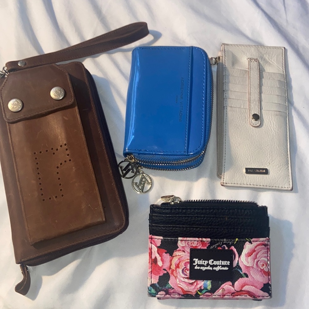 Bundle of random wallets